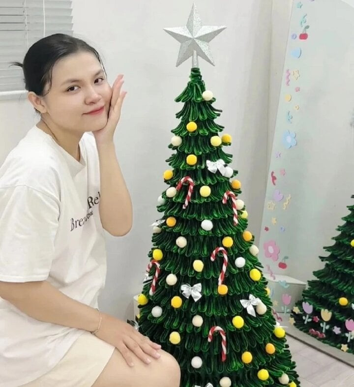 Sốt xình xịch trào lưu làm cây thông Noel bằng kẽm nhung