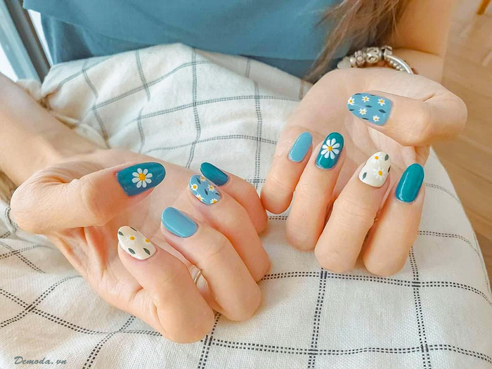 55+ Mẫu nail màu xanh dương nhạt: Làm đẹp nhẹ nhàng, cuốn hút cho phái đẹp