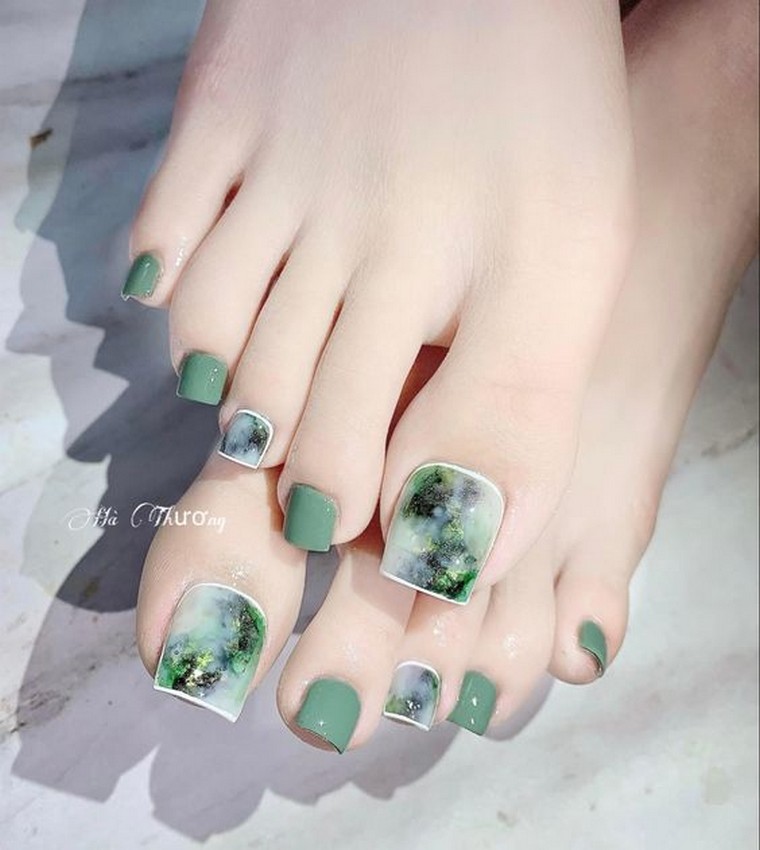 Các mẫu nail đính đá móng chân đơn giản, thời thượng năm 2023